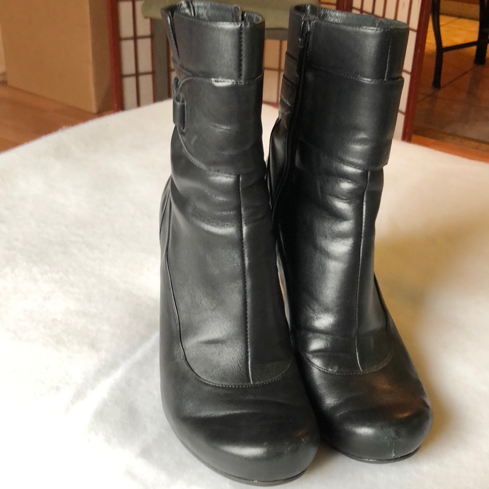T SUBO women boots size 7